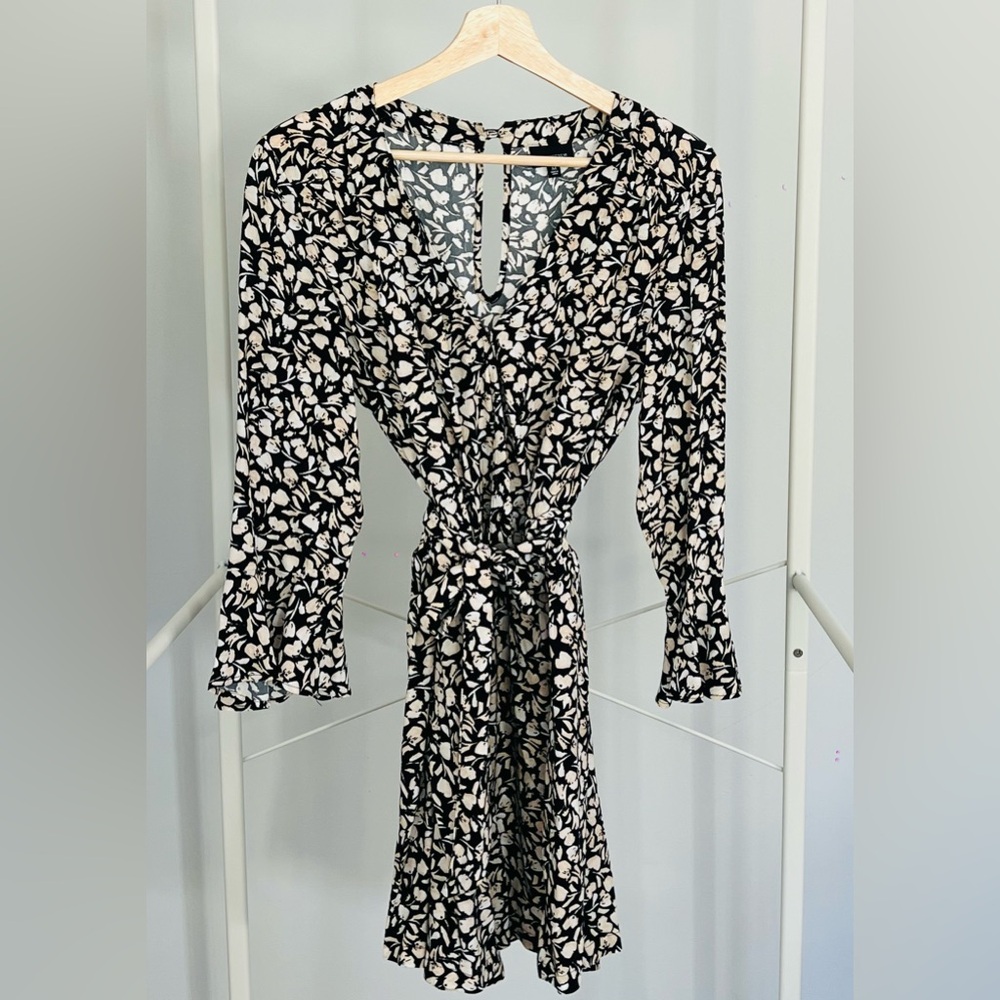 Who What Wear Black and White Floral Long Sleeve Dress